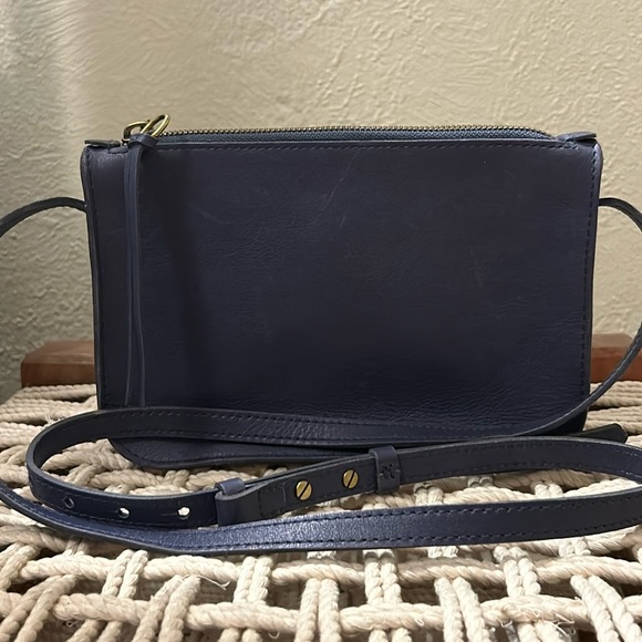 The Simple Crossbody Bag - Picture 5 of 5